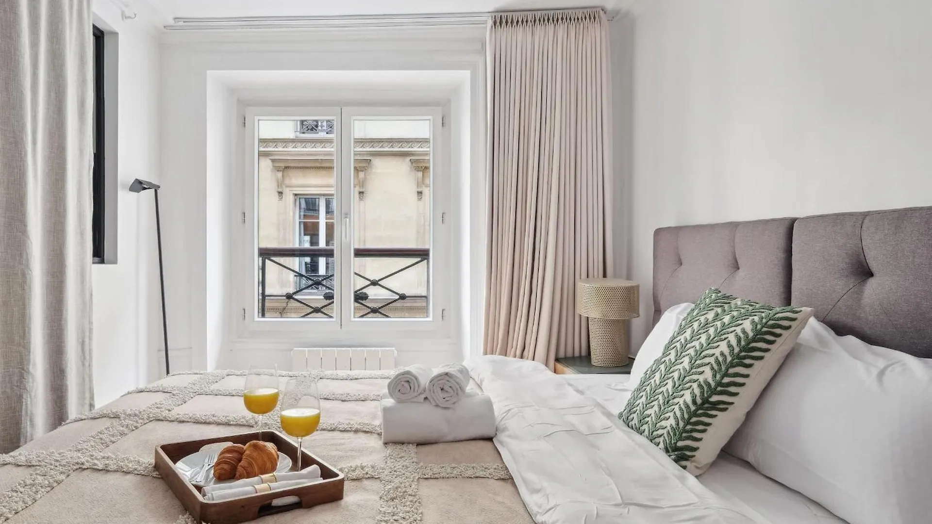 Jardin Des Tuileries & Louvre - Cityapartmentstay