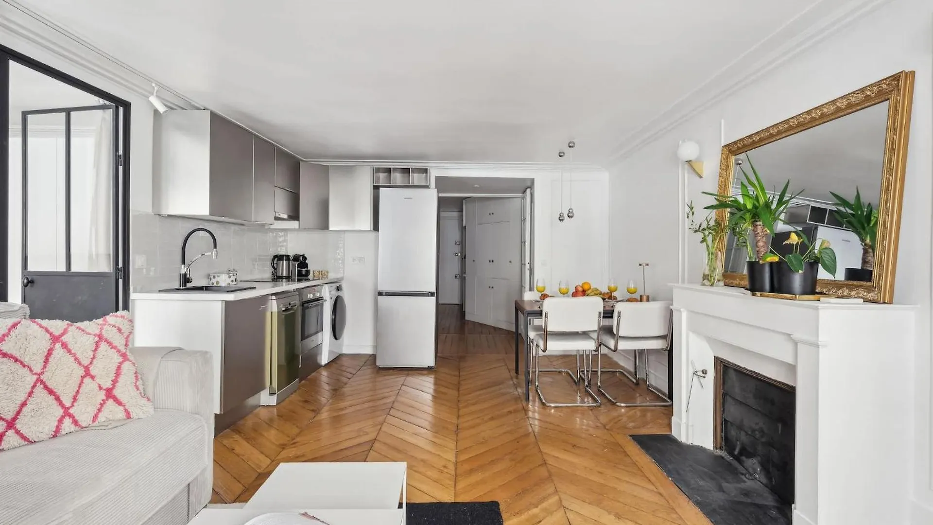 Jardin Des Tuileries & Louvre - Cityapartmentstay *
